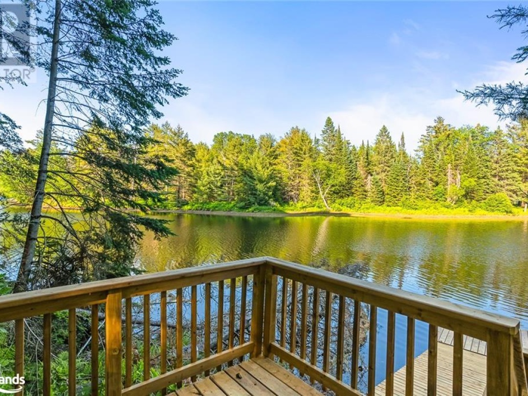 43 Hiawatha Drive, Muskoka River