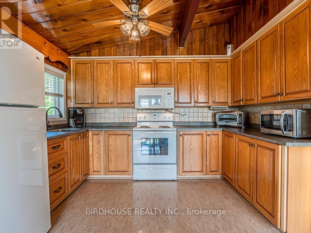 132 FENELON DRIVE, Sturgeon Lake