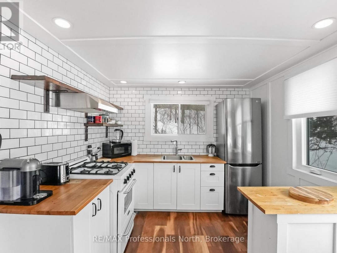 1044 SHANAHAN TRAIL, Horseshoe Lake