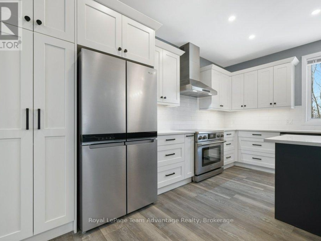 18 AVERY COURT, Parry Sound