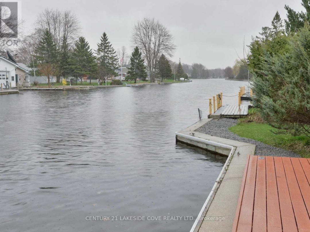 17 WILLOW CRESCENT, Lake Simcoe