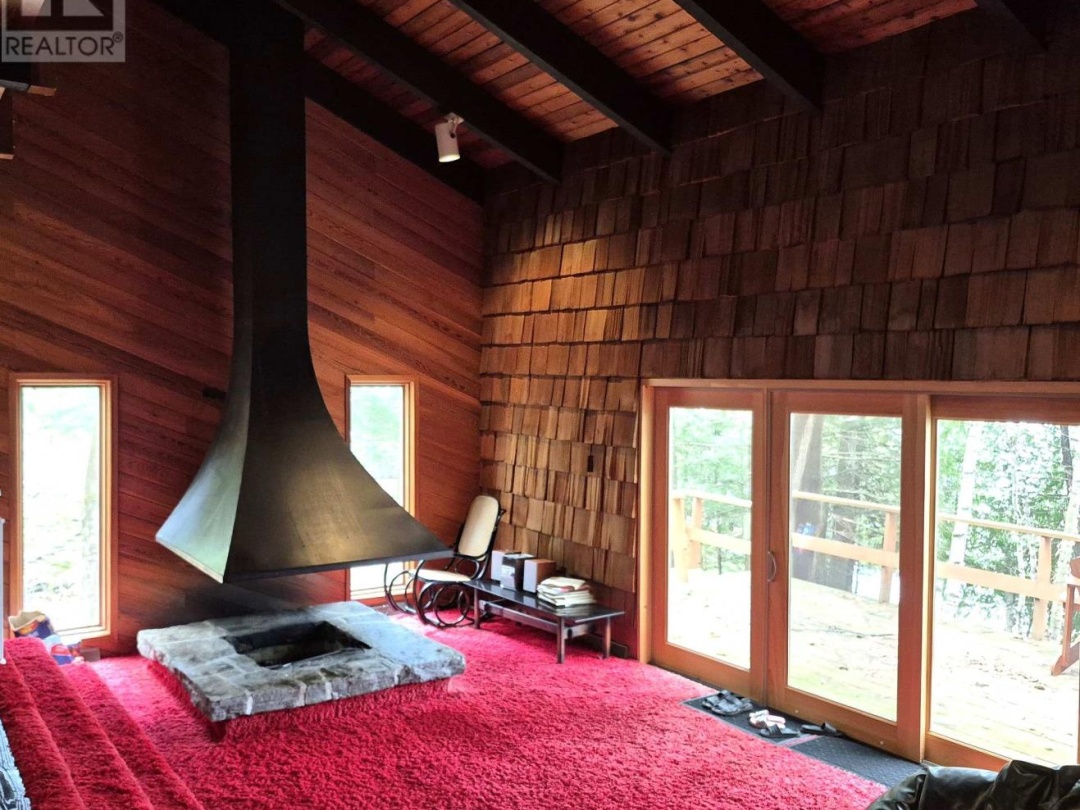 160 West Point Sands Road, Mary Lake