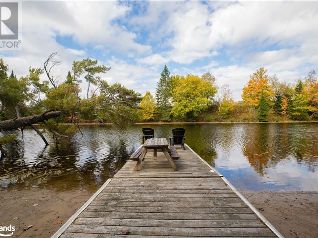 470 Markles Road, Muskoka River