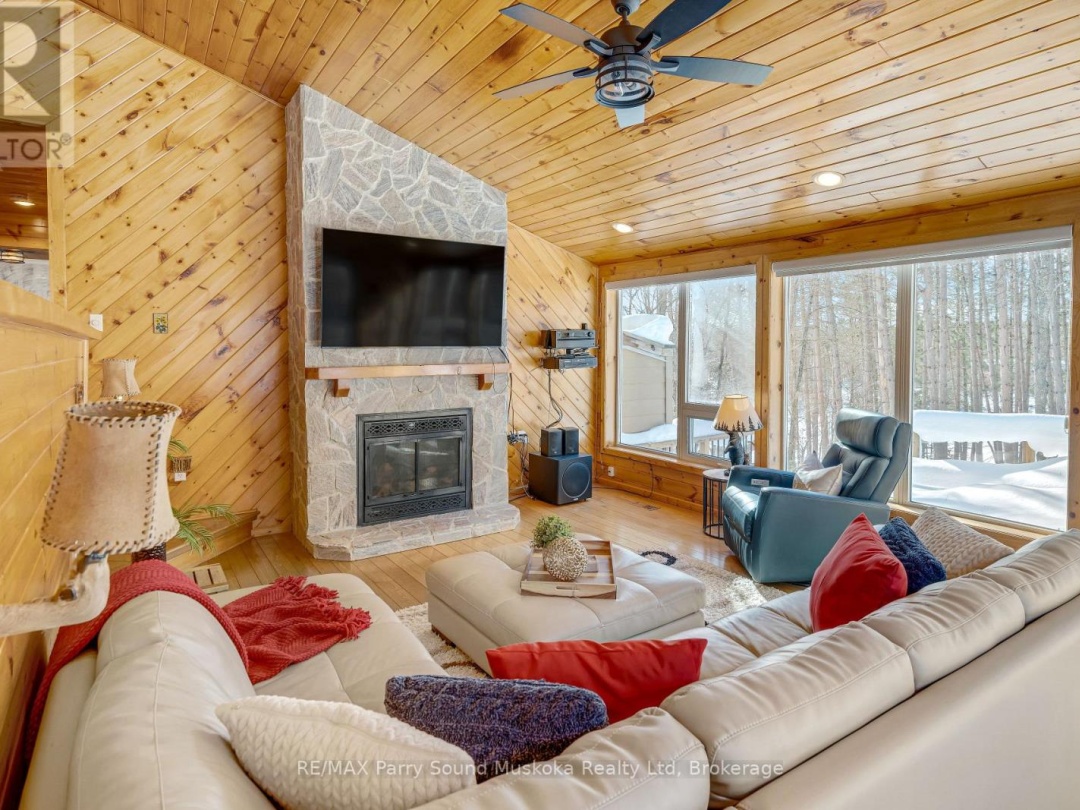 587 CENTRE ROAD, Manitouwabing Lake