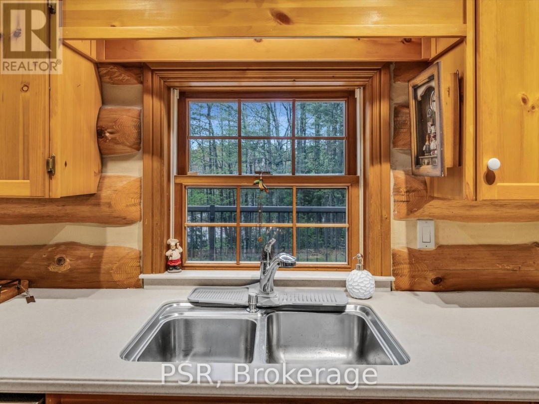 1040 AMELIA CRESCENT, 