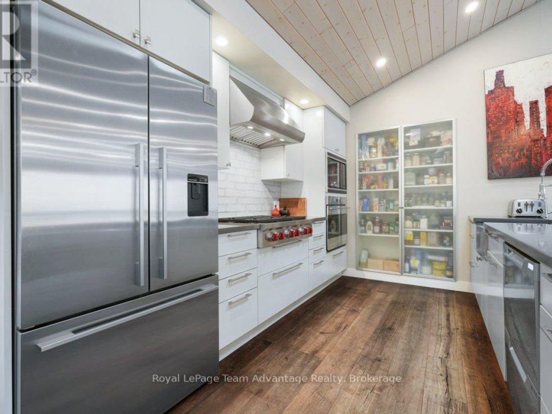 34 BEECHWOOD LANE, Hooton Lake
