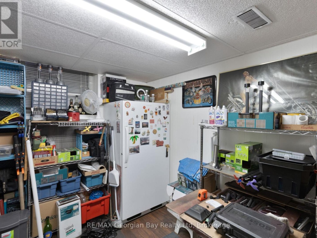 33 ANDERSON CRESCENT, 