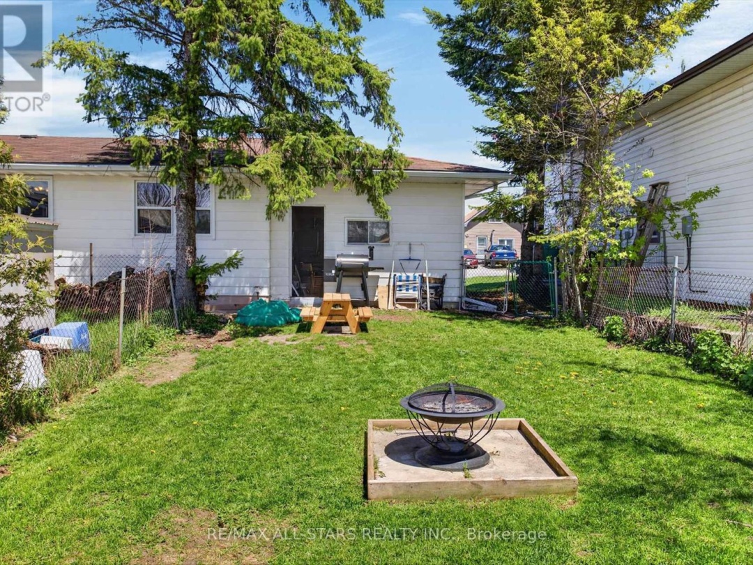 38 ELLIOT STREET, Kawartha Lakes (Fenelon Falls)