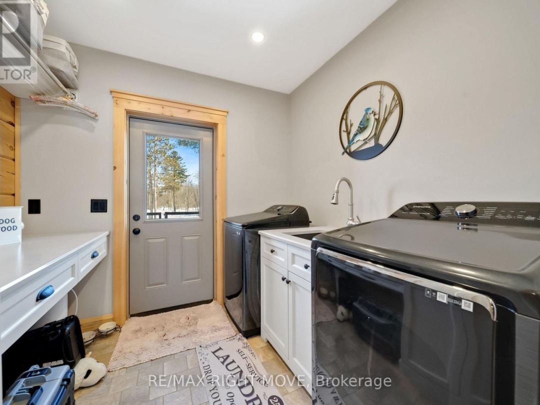 1935 MCLEOD DRIVE, Severn River