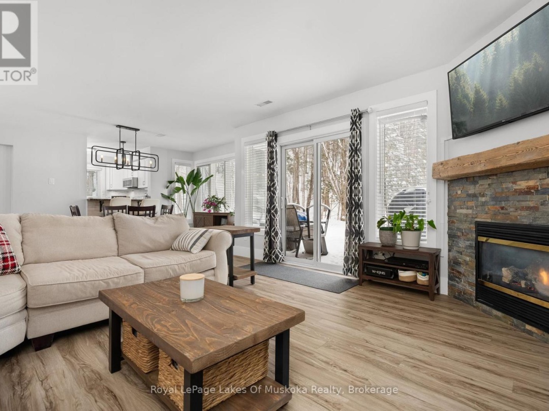 4 - 1551 HIDDEN VALLEY ROAD, Peninsula Lake
