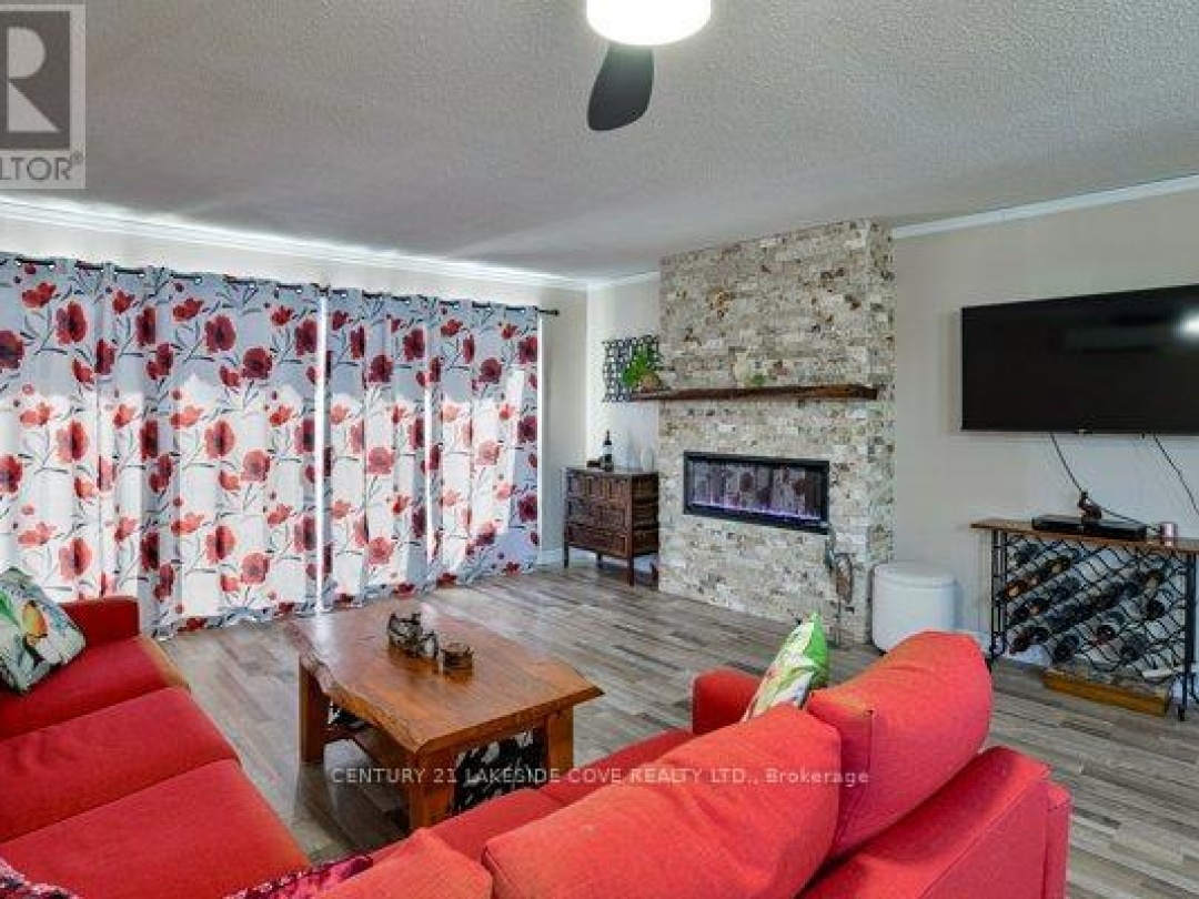 UNIT 27 - 1 PARADISE BOULEVARD S, 
