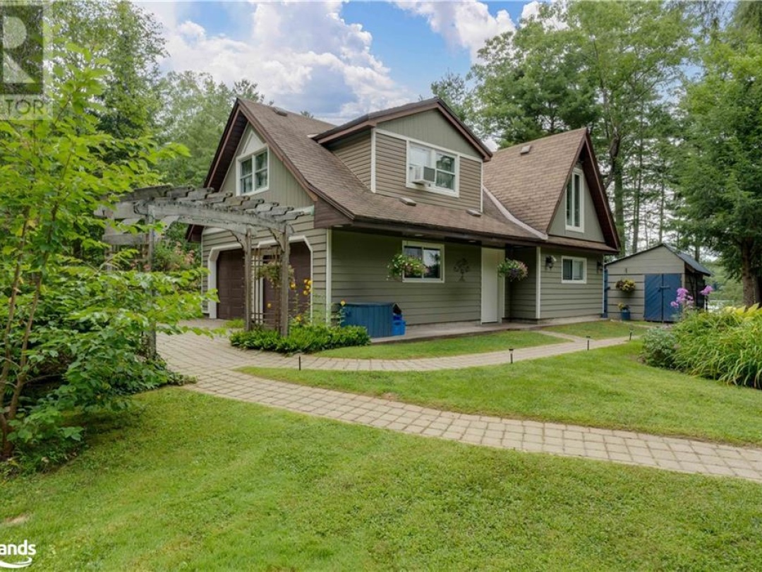 1073 Elzner Road, Reay Lake