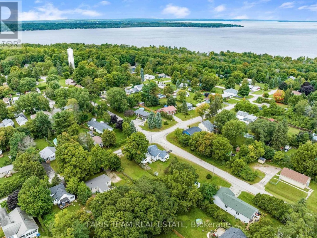 305 OUIDA STREET, Tay (Waubaushene)