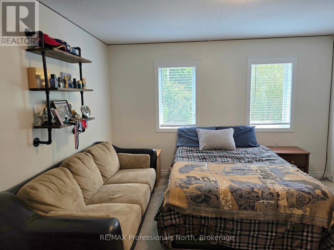 8 SPALDING CRESCENT, Huntsville (Chaffey)