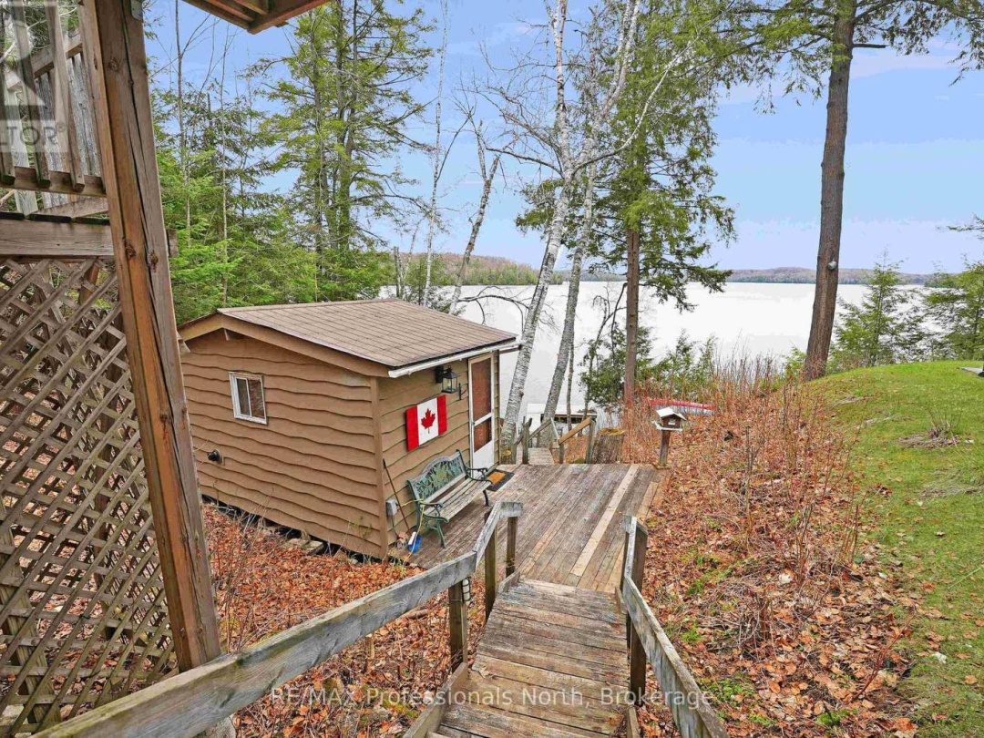 1110 MISKWABI LAKE ROAD, Miskwabi Lake
