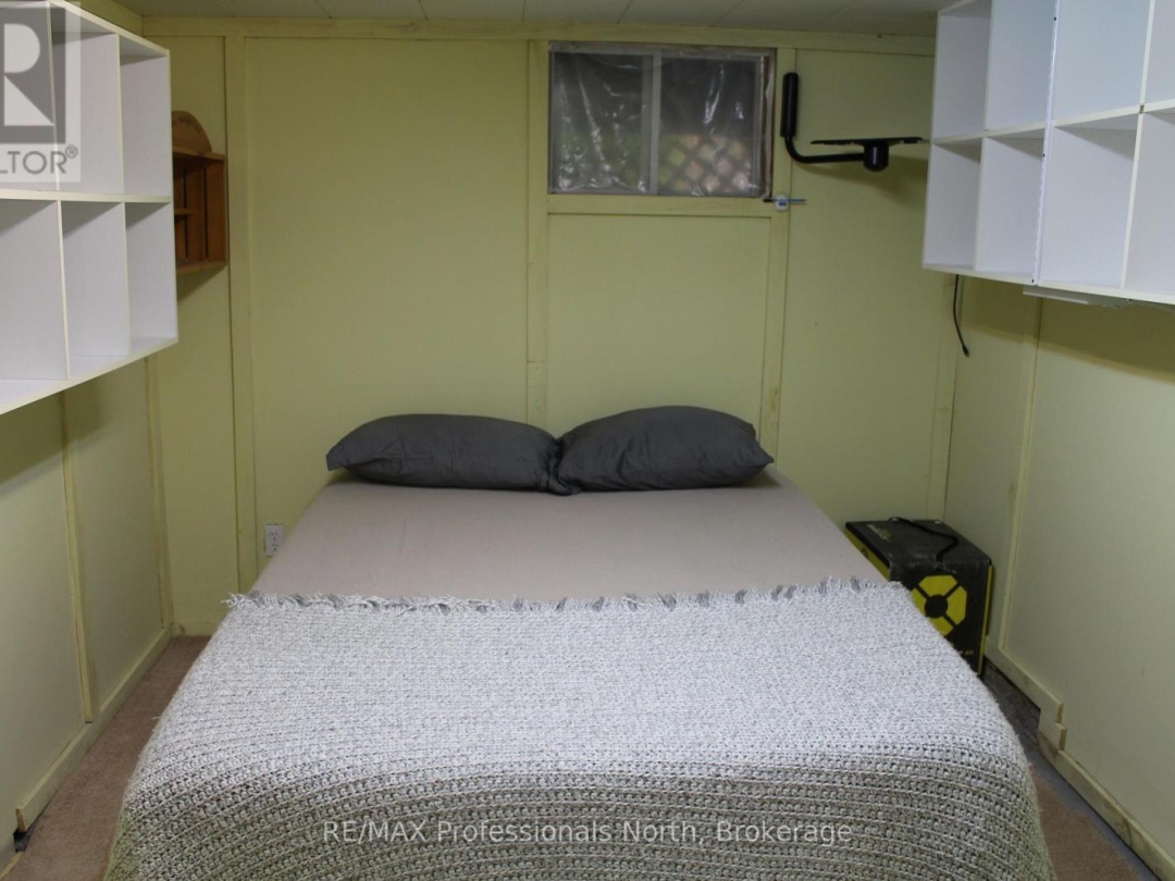 1121 OLD DONALD ROAD N, 