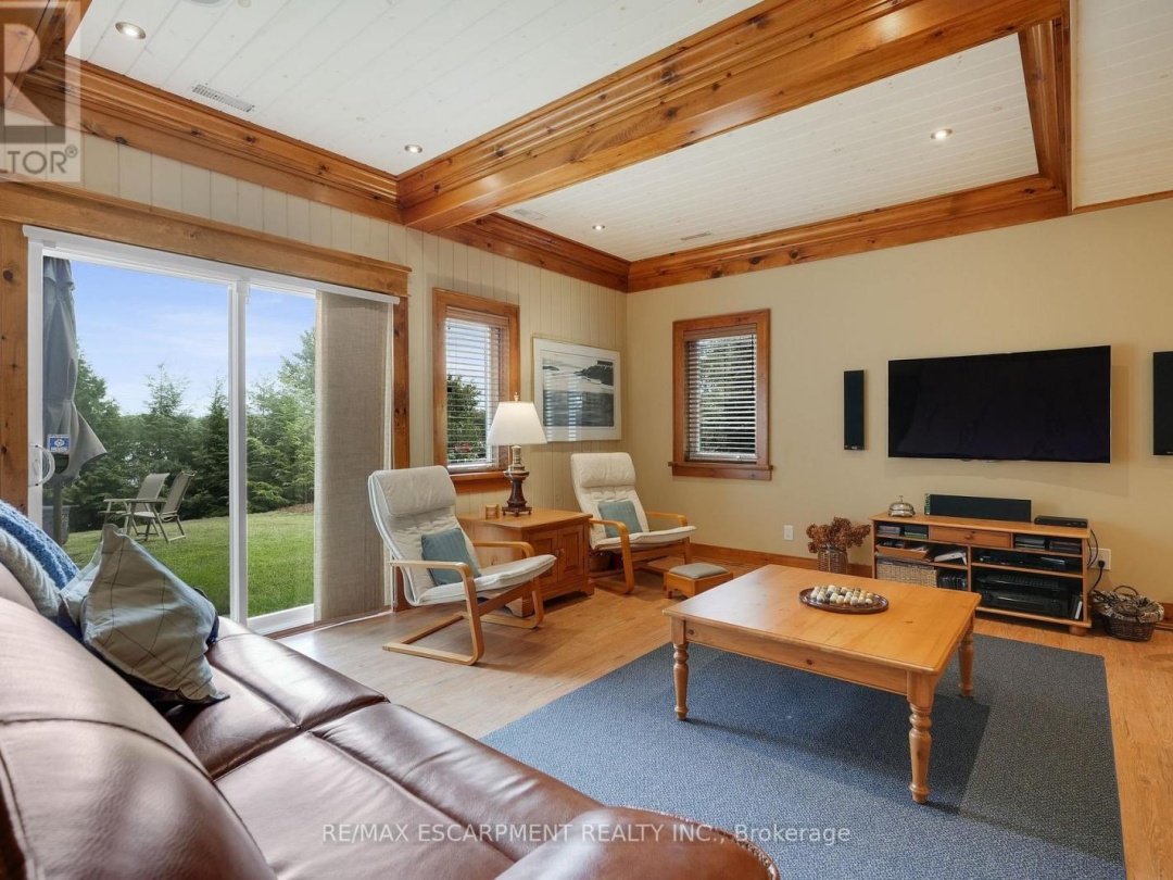 36 MANITOUWABING ESTATES ROAD, Manitouwabing Lake