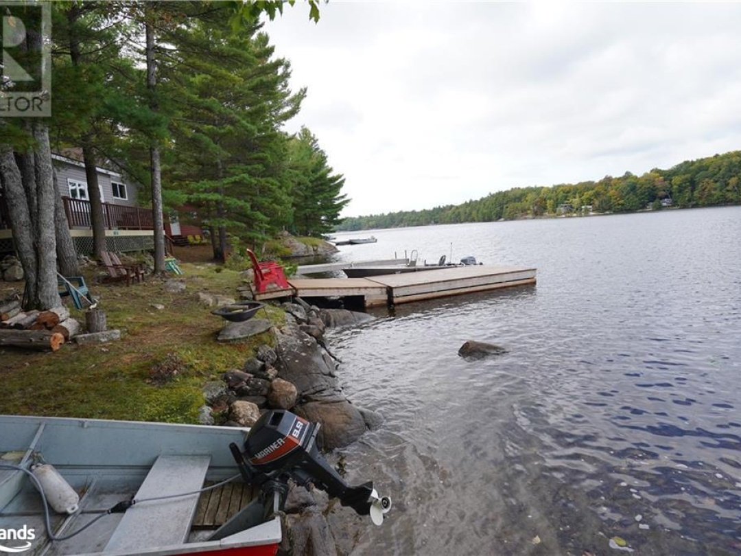 121 Healey Lake, Healey Lake