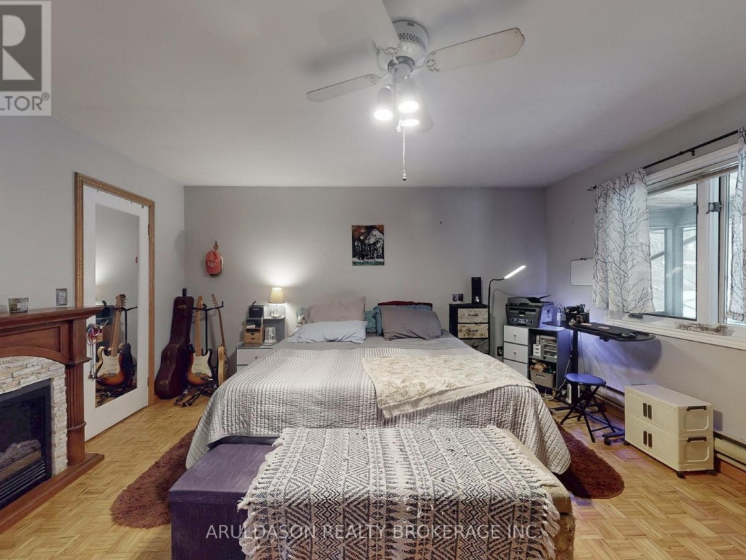 1208 BIRCHCLIFFE CRESCENT, Severn