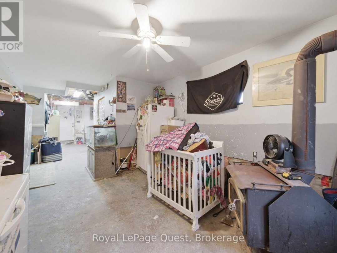7476 ASH CRESCENT, Black River