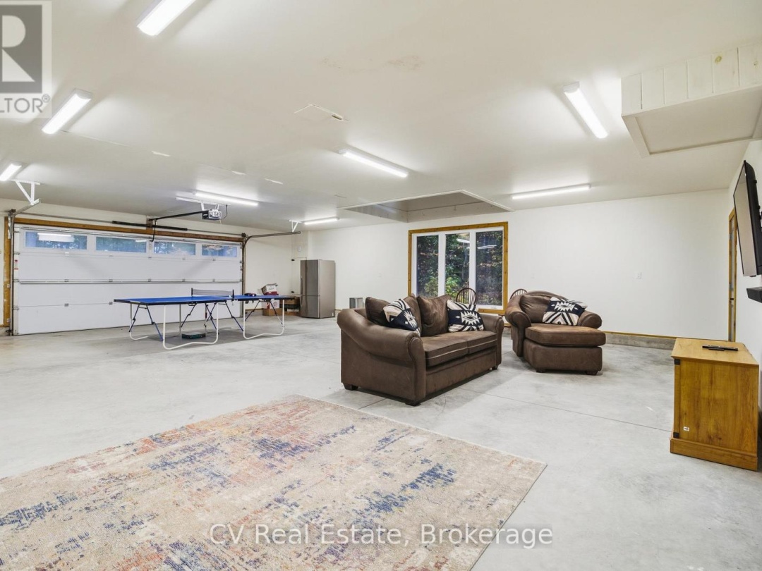 1069 WHITE EAGLE ROAD, Kahshe Lake