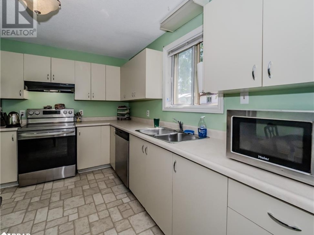 184 FERNWOOD Drive, Gravenhurst