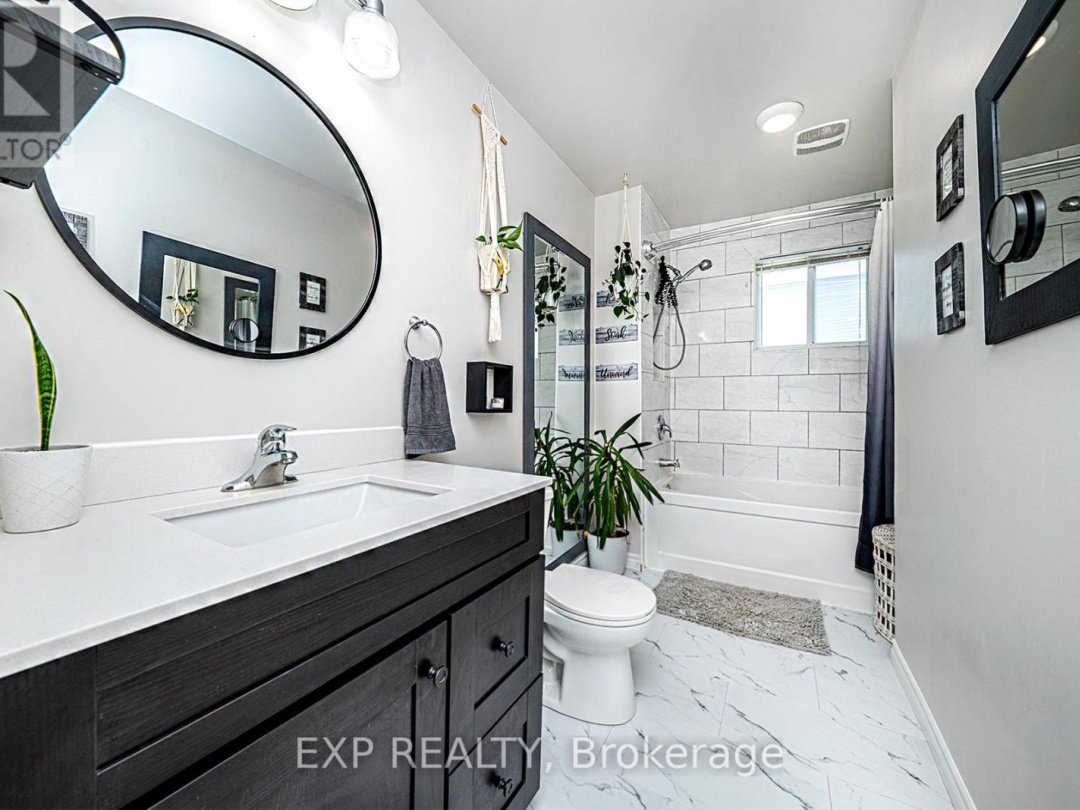 8 PINEWOOD BOULEVARD, 