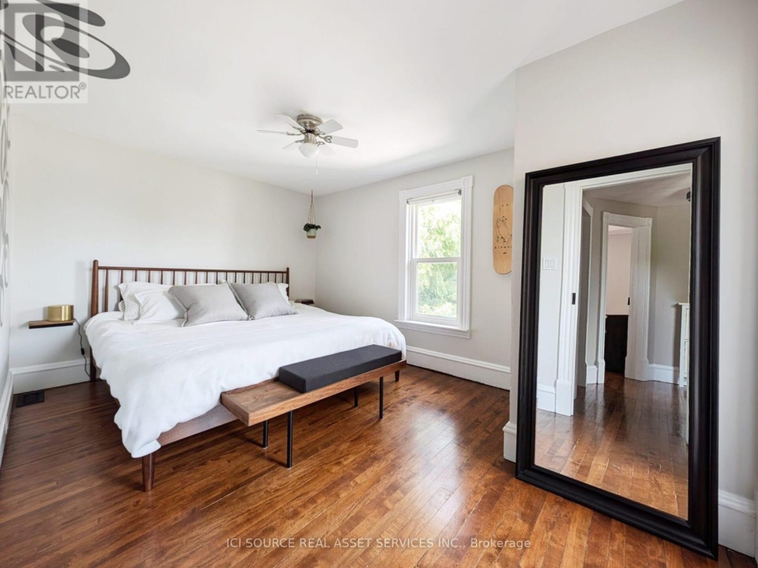 260 COLBORNE STREET W, 