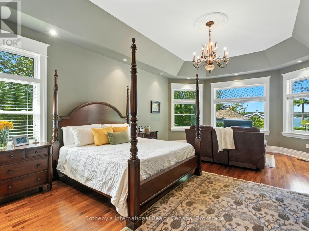 153 CREIGHTON STREET S, Lake Simcoe