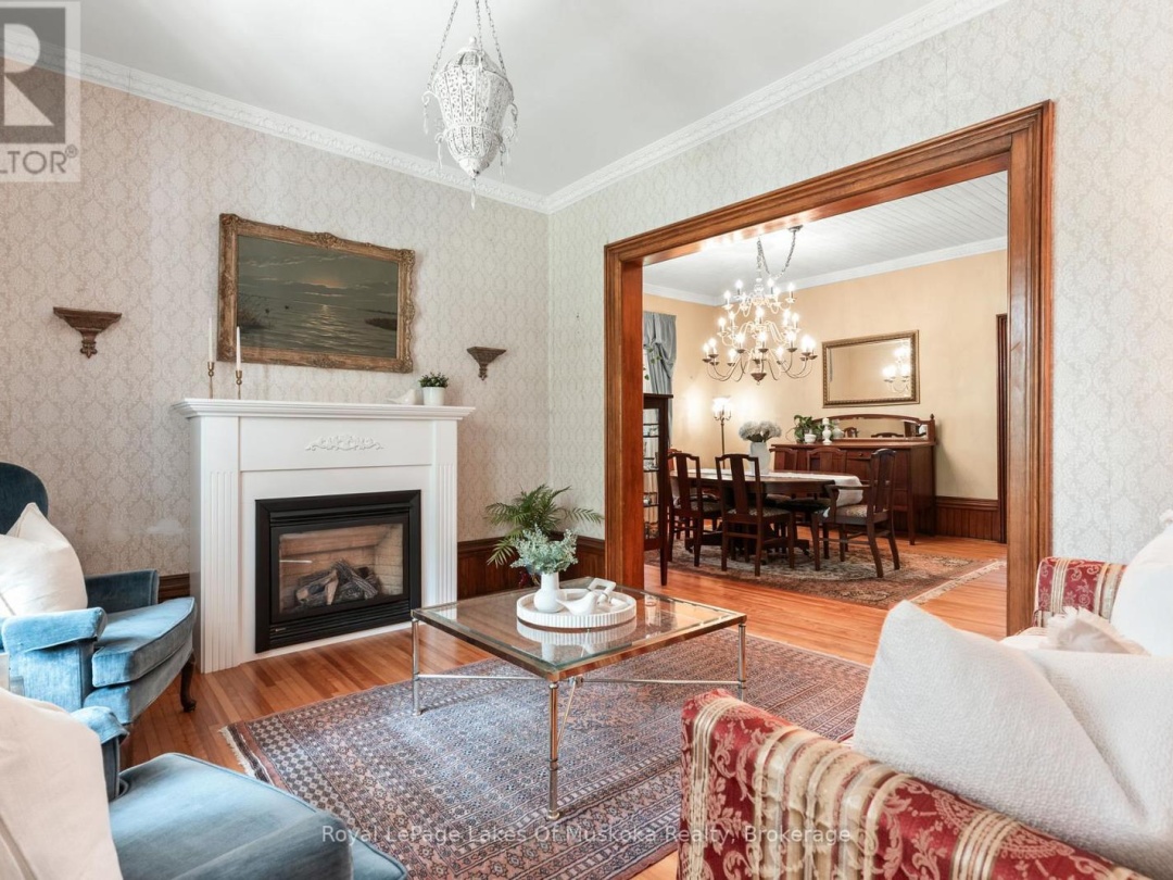 229 FRASERBURG ROAD, Bracebridge (Macaulay)