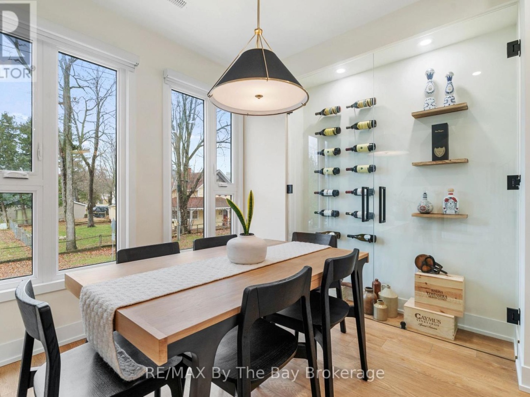 8 BRU LOR LANE, Lake Simcoe