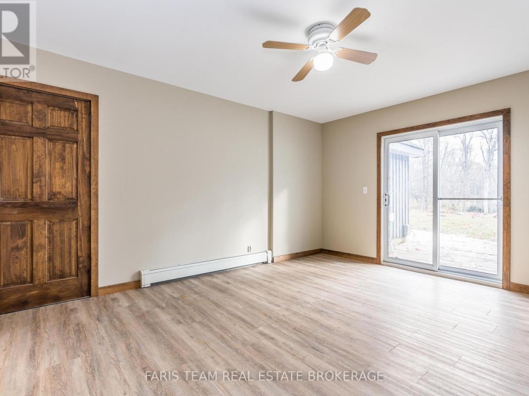 7516 ISLAND CRESCENT, Black River