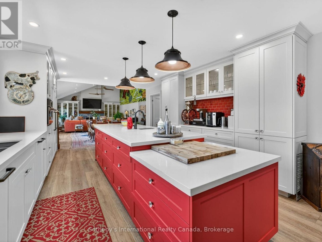 1082 BEAUMONT FARM ROAD, Muskoka River