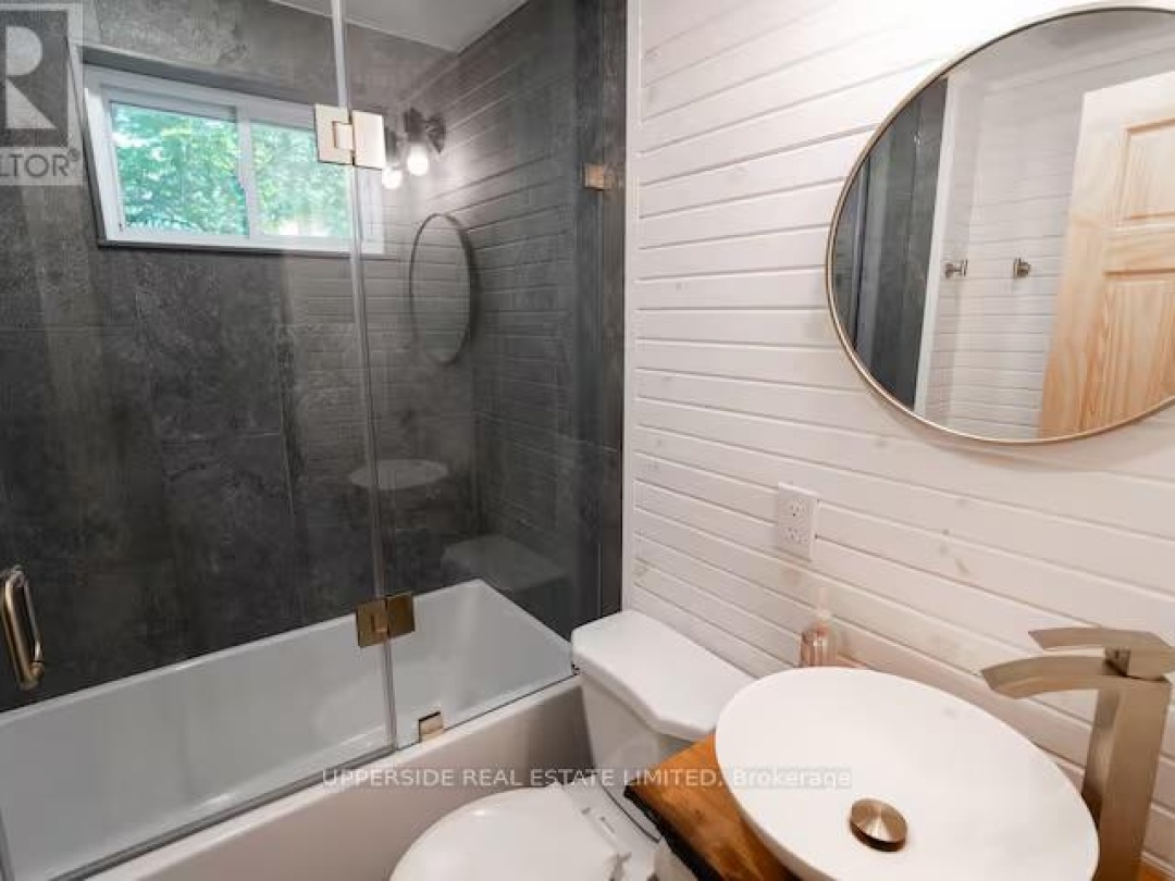 1040 OAK ROAD, Kahshe Lake