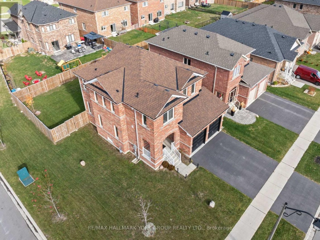 8 POLLOCK AVENUE, Lake Simcoe