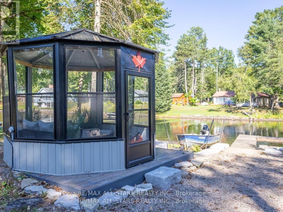 11 LITTLE BAY DRIVE, Gull River