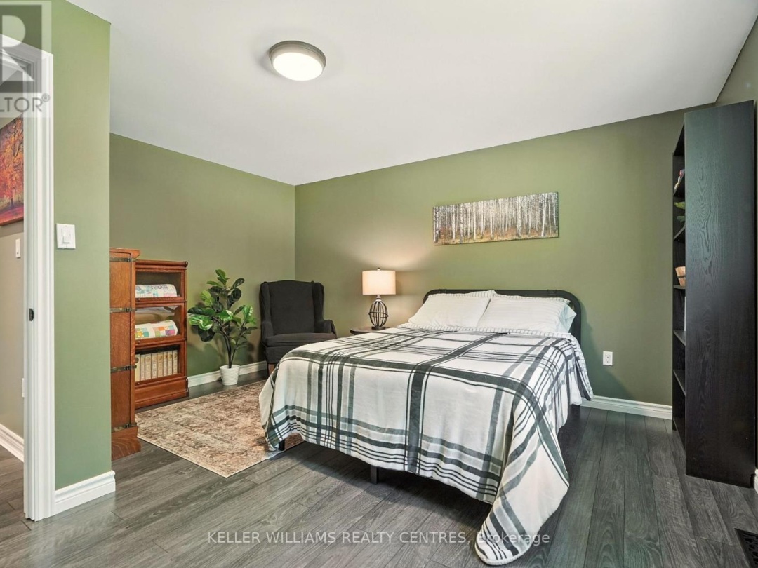 96 LINDGREN ROAD E, 
