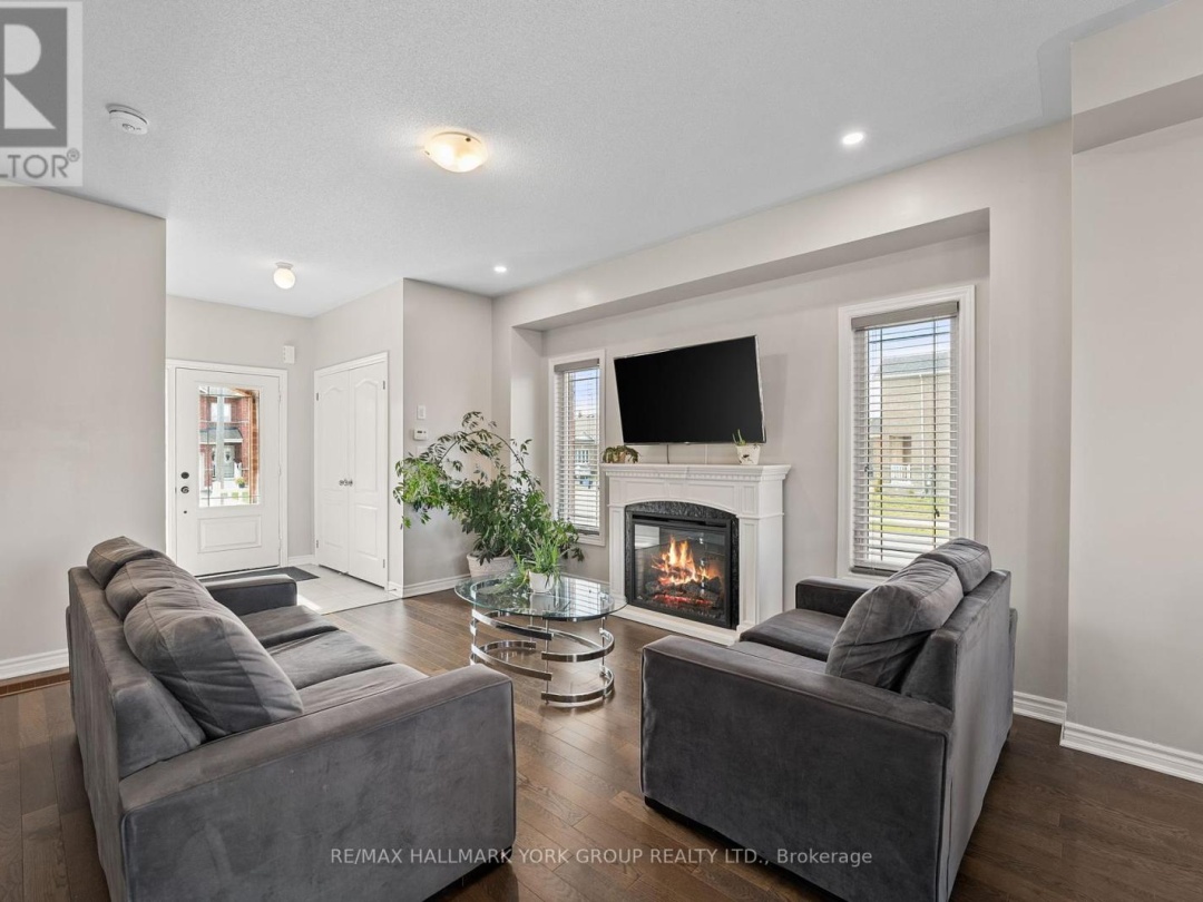 8 POLLOCK AVENUE, Lake Simcoe