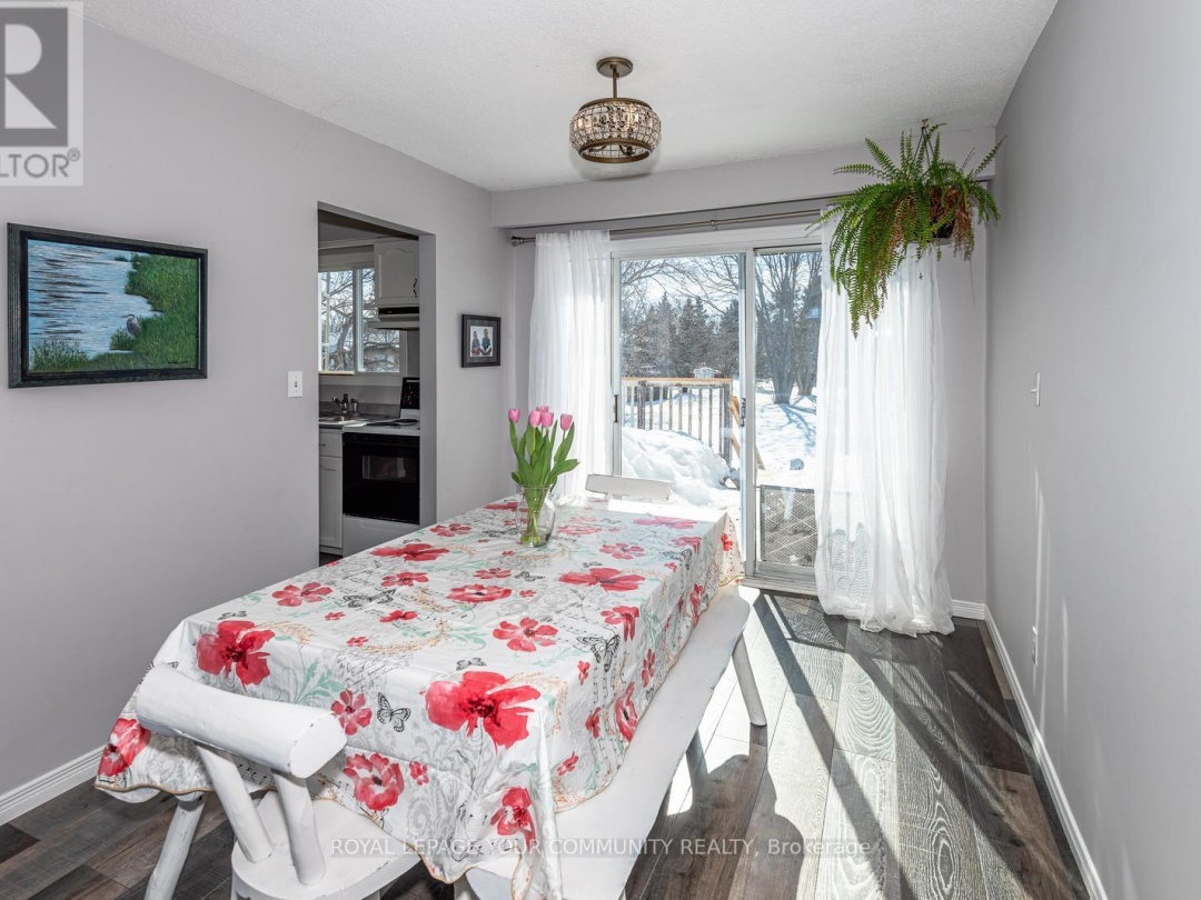 347 LAKELAND CRESCENT, 