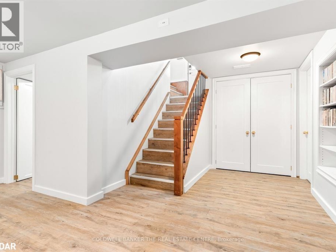 7 LEACH Street, 