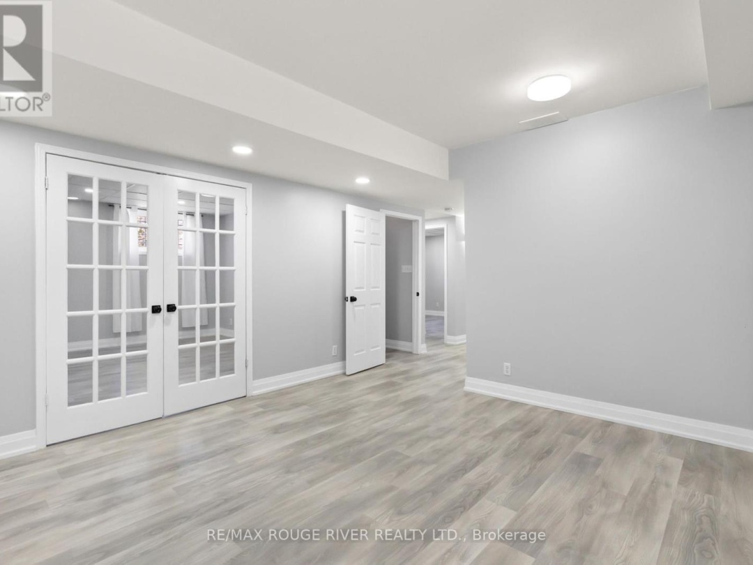 495 LAKELAND CRESCENT, 