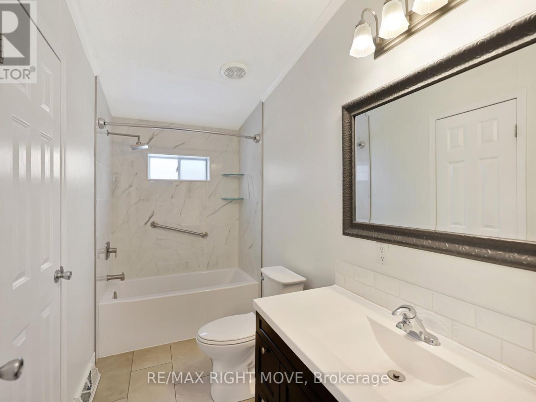 4041 ASH CRESCENT, Severn