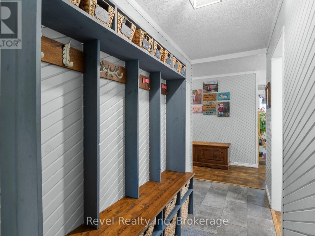 210 BURNETT'S ROAD, Manitouwabing Lake