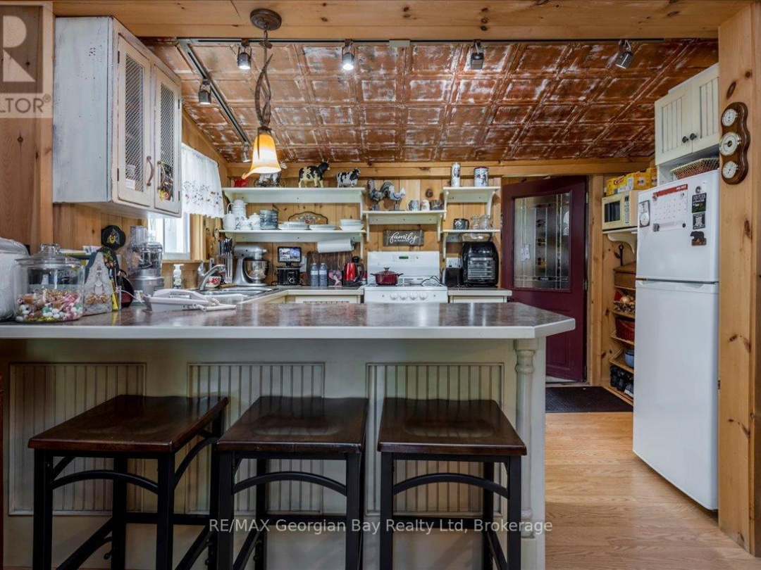 21 GRANDVIEW ROAD, 