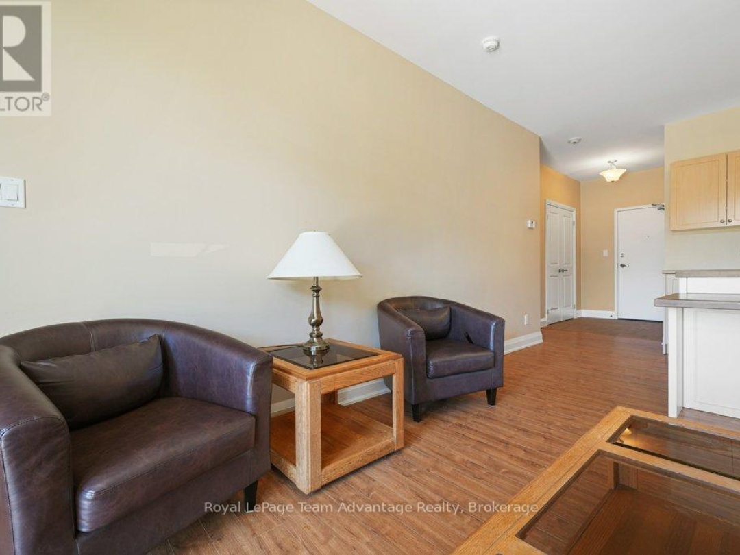 203 - 20A SILVER BIRCH COURT,