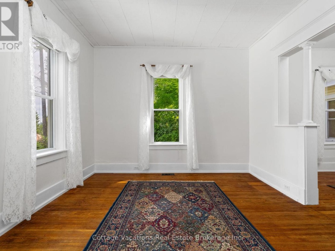 1 DUNCAN STREET E, 