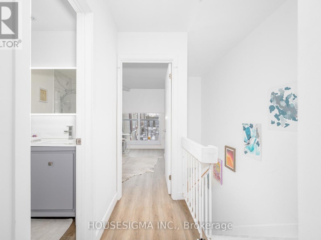 19 - 4 PARADISE BOULEVARD, 