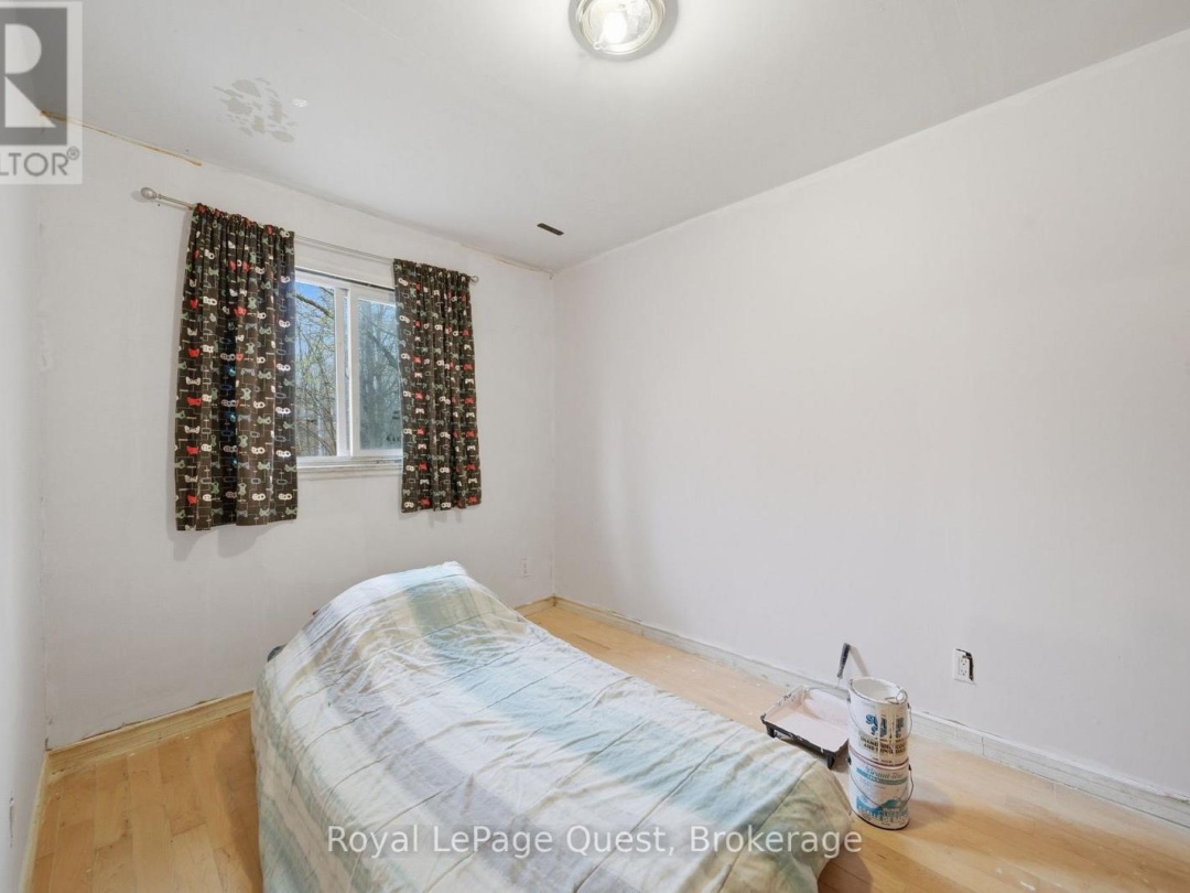 7476 ASH CRESCENT, Black River