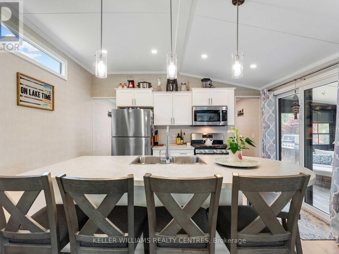 #38 LAKERIDGE - 1047 BONNIE LAKE CAMP ROAD, Bracebridge (Macaulay)