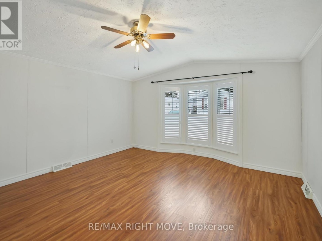 4041 ASH CRESCENT, Severn